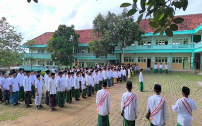 MTs As-Salafiyah Gelar Upacara Bendera Hari Santri Nasional 2025: Santri Siap Jaga Marwah Ulama dan NKRI